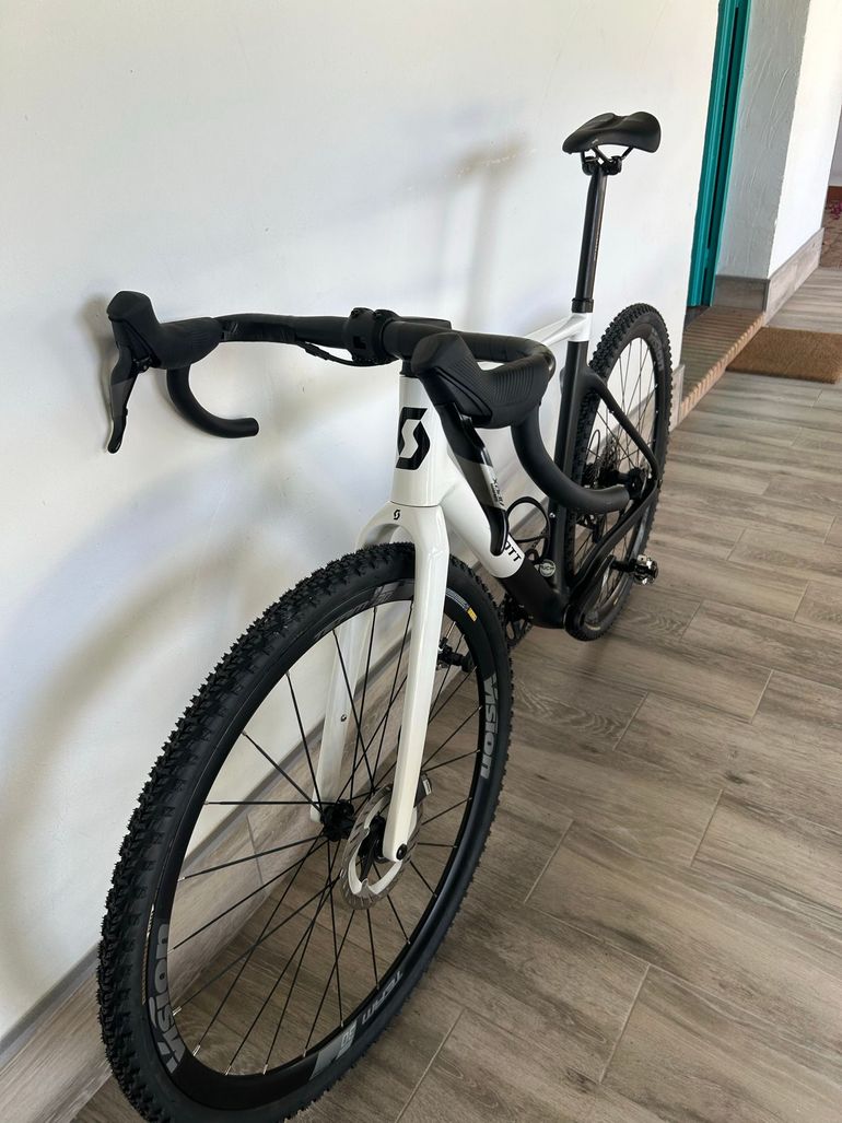 Used Scott Addict Gravel 40 2025 2025 Road & Gravel, White — image 3 of 7