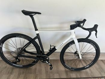 Used Scott Addict Gravel 40 2025 2025 Road & Gravel, White — image 6 of 7