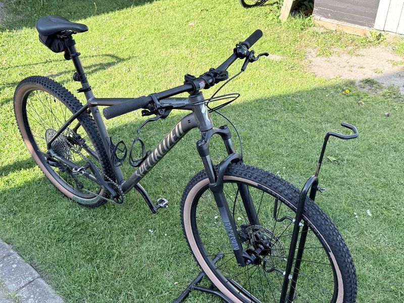Used Specialized Rockhopper Comp 2025 2025 Mountainbike, Light Gray, 27.5, 29 — image 2 of 4