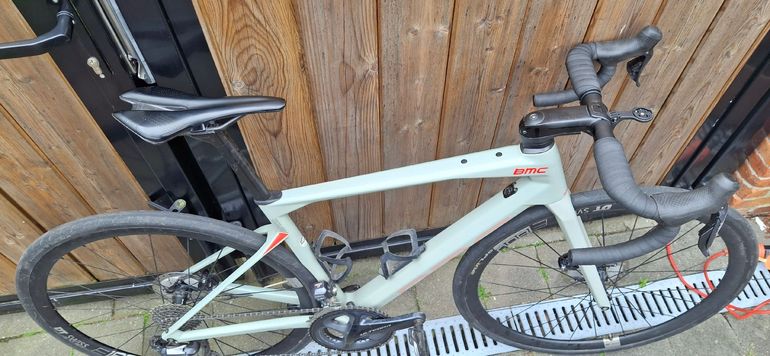 Used BMC Roadmachine 01 FIVE 2022 2022 Road & Gravel, Light Gray — image 4 of 5