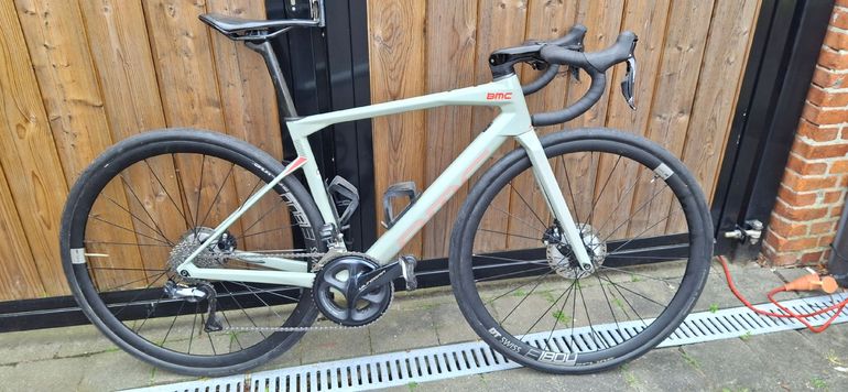 Used BMC Roadmachine 01 FIVE 2022 2022 Road & Gravel, Light Gray — image 1 of 5