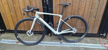 Used BMC Roadmachine 01 FIVE 2022 2022 Road & Gravel, Light Gray — image 2 of 5