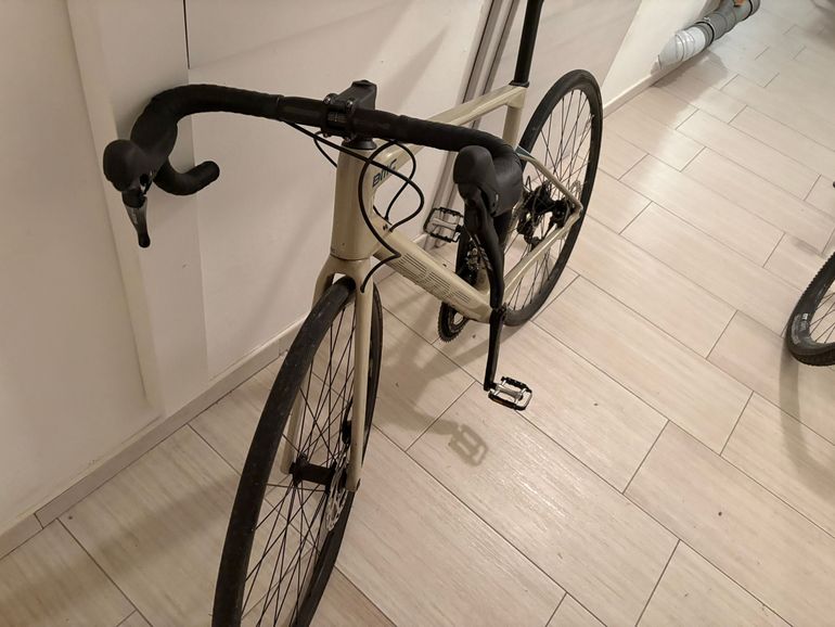 Used BMC Roadmachine SIX 2022 2022 Road & Gravel, Light Gray — image 2 of 4
