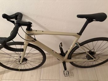 Used BMC Roadmachine SIX 2022 2022 Road & Gravel, Light Gray — image 4 of 4