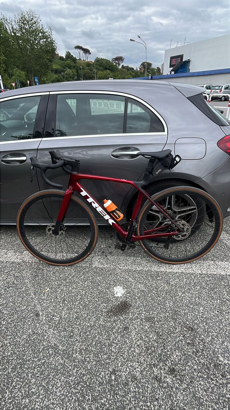 Used Trek Madone SL 6 Gen 8 2025 2025 Road & Gravel — image 1 of 3