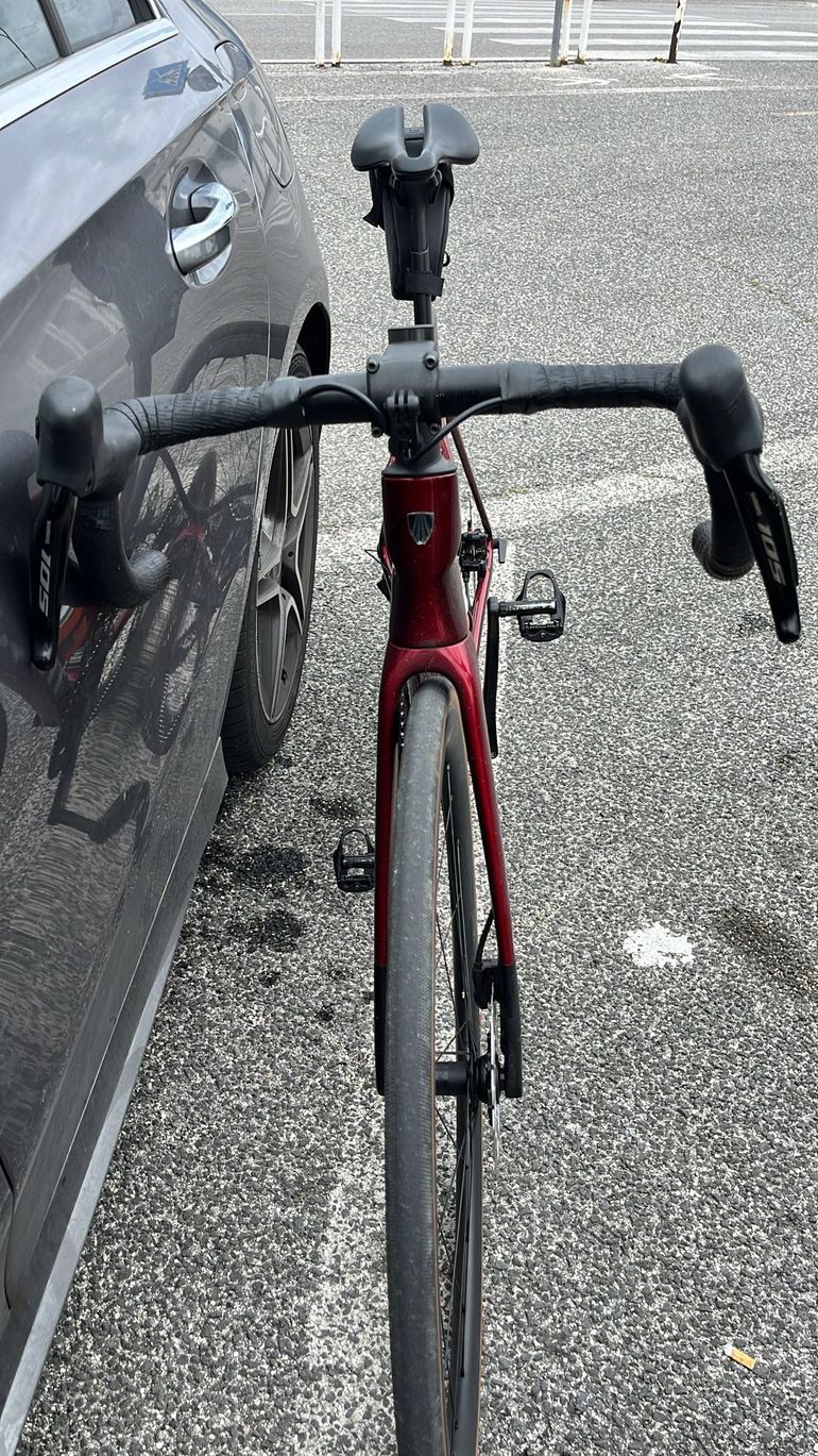 Used Trek Madone SL 6 Gen 8 2025 2025 Road & Gravel — image 2 of 3
