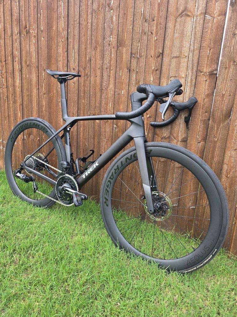 Used Trek Madone SLR 7 AXS Gen 8 2025 2025 Road & Gravel, Black — image 2 of 13