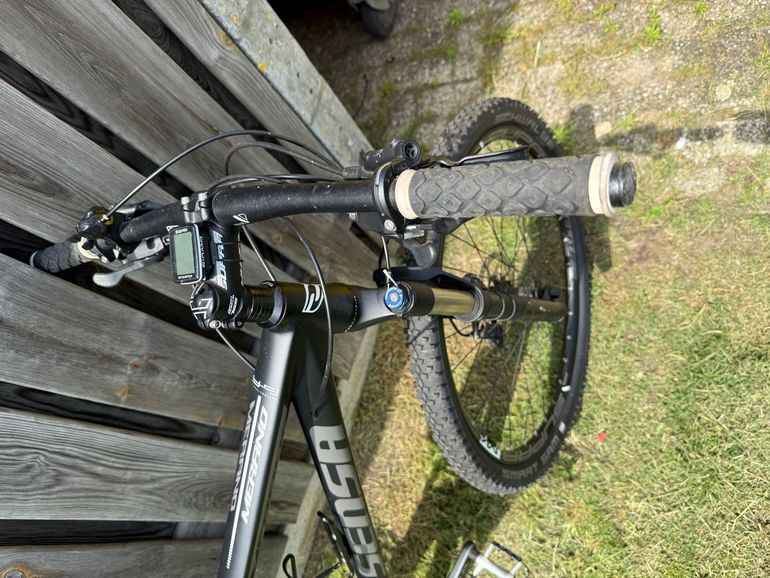 Used Sensa Merano Evo SLE 2022 2022 Mountainbike, Black, 29 — image 4 of 5