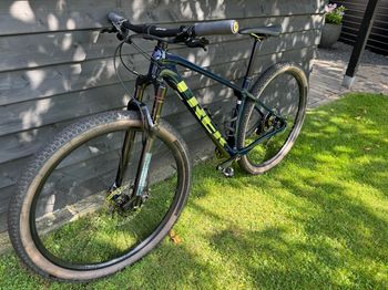 Used Trek Procaliber 9.6 2022 2022 Mountainbike, Blue, 29 — image 2 of 5