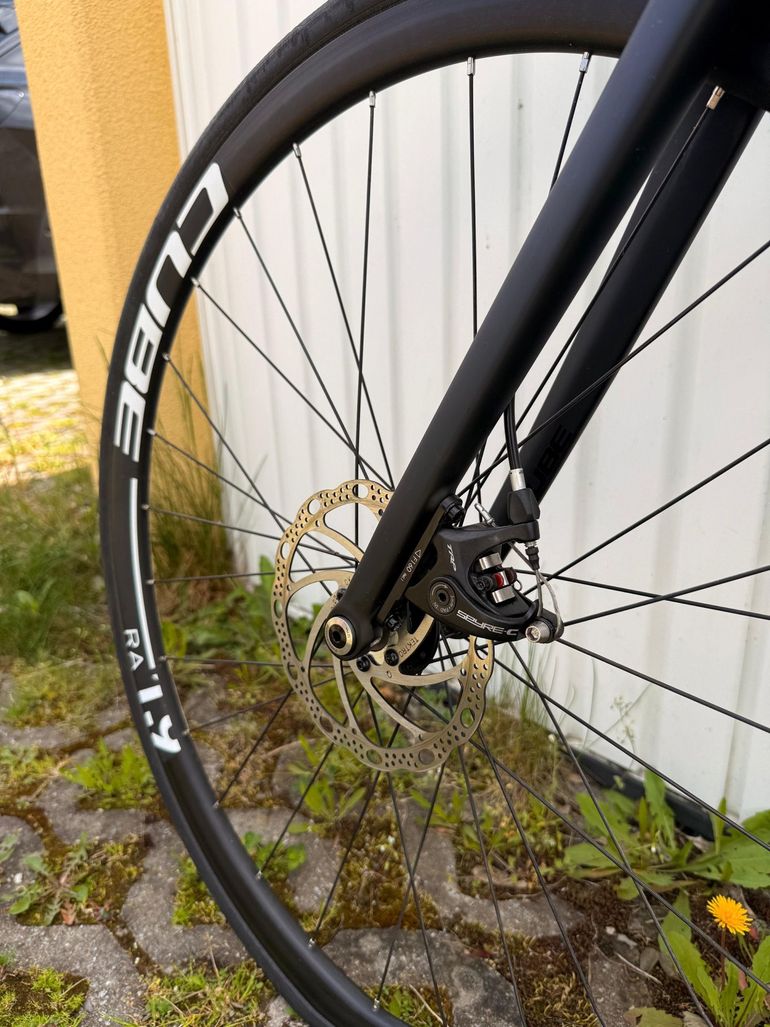 Used CUBE ATTAIN RACE 2024 2024 Road & Gravel — image 8 of 8