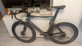 Used Bianchi Oltre SRAM Red eTap AXS 2025 Road & Gravel, Black — image 2 of 7