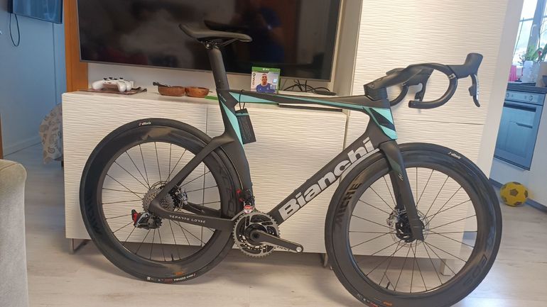 Used Bianchi Oltre SRAM Red eTap AXS 2025 Road & Gravel, Black — image 1 of 7