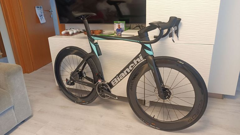Used Bianchi Oltre SRAM Red eTap AXS 2025 Road & Gravel, Black — image 6 of 7