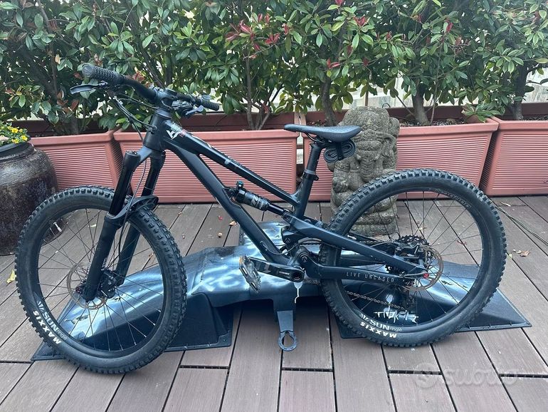 Used YT Industries Jeffsy Primus 24 2022 2022 Youth — image 1 of 6
