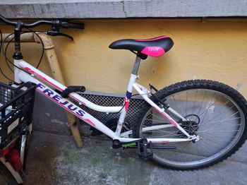 Used Frejus Mountain Bike 2023 Youth, White — image 2 of 3