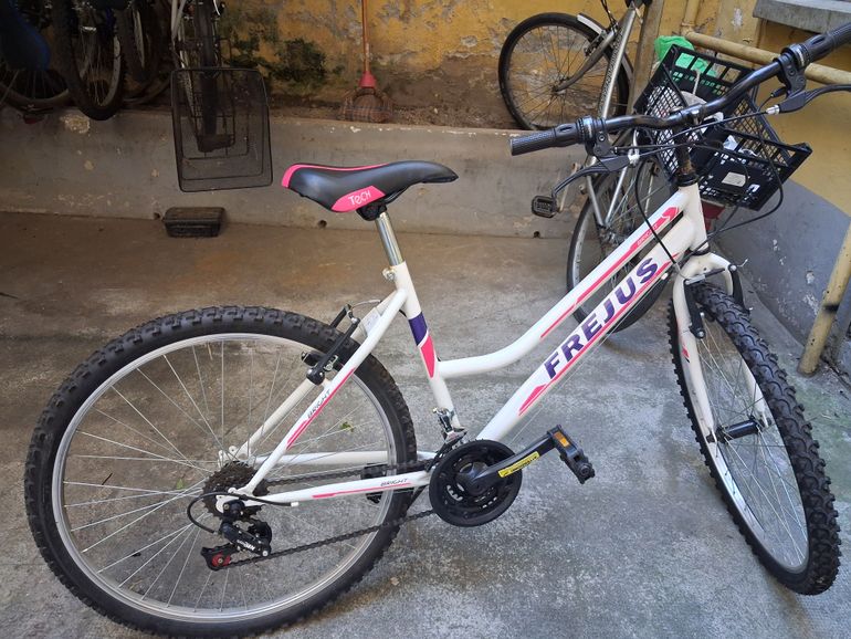 Used Frejus Mountain Bike 2023 Youth, White — image 3 of 3
