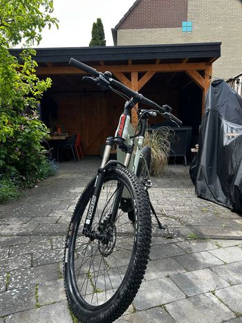 Used Giant Fathom E+ 2 2022 2022 Mountainbike, Green, 29 — image 4 of 6