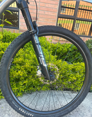 Leon Torrentibus Leon Framework Torrentibus 2024 Mountainbike de segunda mano, Gris claro — imagen 2 de 9