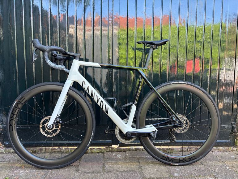 Used Canyon Ultimate CF SL 7 AXS 2023 2023 Road & Gravel, White — image 2 of 10