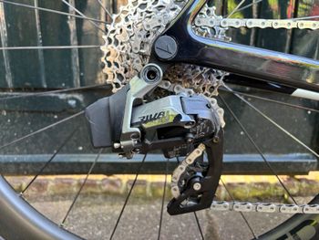 Used Canyon Ultimate CF SL 7 AXS 2023 2023 Road & Gravel, White — image 4 of 10