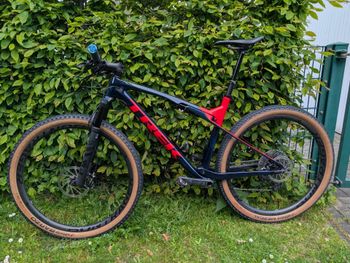 Used Trek Supercaliber 9.8 GX AXS 2021 2021 Mountainbike, Red, 29 — image 2 of 5