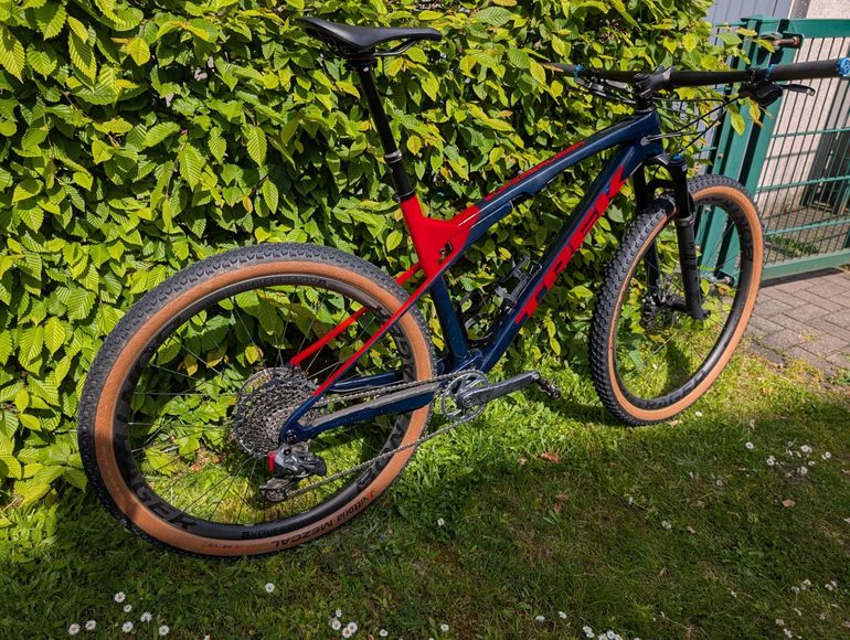 Used Trek Supercaliber 9.8 GX AXS 2021 2021 Mountainbike, Red, 29 — image 1 of 5