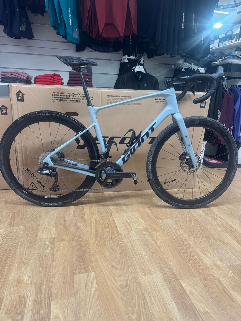 Used Giant Revolt Shimano Ultegra Di2 2025 Road & Gravel, Blue — image 2 of 8