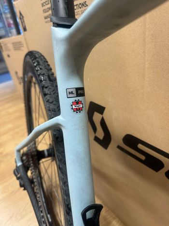 Used Giant Revolt Shimano Ultegra Di2 2025 Road & Gravel, Blue — image 8 of 8