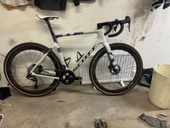 Used Scott Addict RC Shimano GRX 2024 Road & Gravel, White — image 2 of 3