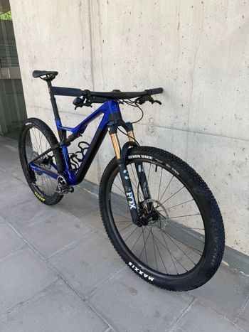 Used Orbea OIZ M-TEAM AXS 2025 2025 Mountainbike — image 2 of 12