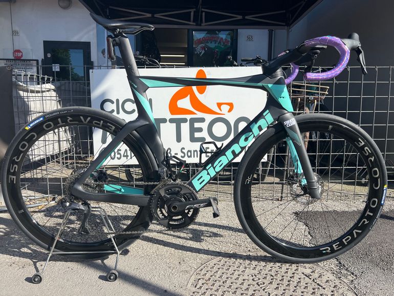 Used Bianchi Oltre PRO Ultegra Di2 2023 2023 Road & Gravel — image 1 of 13
