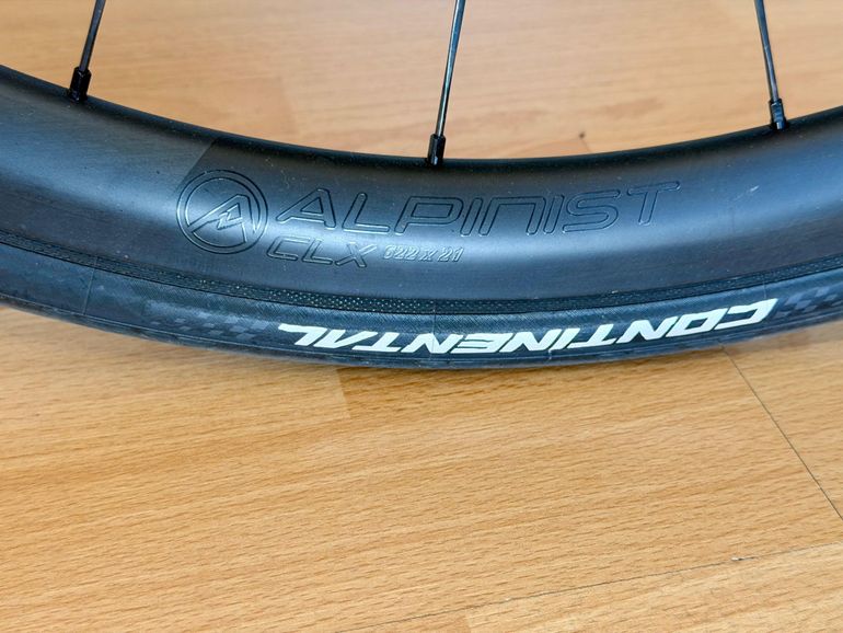Used Specialized S-Works Tarmac SL7 - Shimano Dura-Ace Di2 2022 2022 Road & Gravel — image 3 of 4