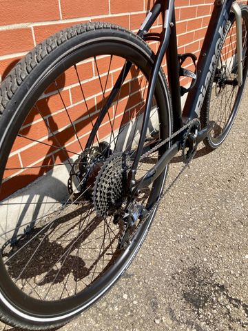 Używany Bianchi Impulso e-Allroad GRX 600 2023 2023 Road & Gravel — zdjęcie 7 z 8