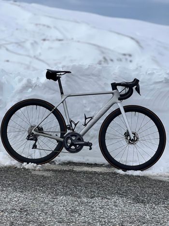 Used Canyon Ultimate CFR Disc Aero 2021 2021 Road & Gravel — image 3 of 7