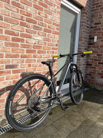 Used Scott Scale 980 2022 2022 Mountainbike, Light Gray, 29 — image 2 of 13