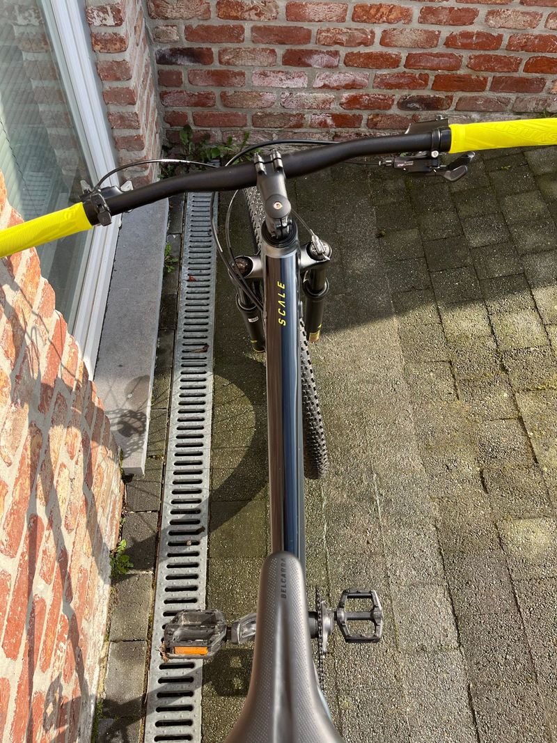 Used Scott Scale 980 2022 2022 Mountainbike, Light Gray, 29 — image 3 of 13