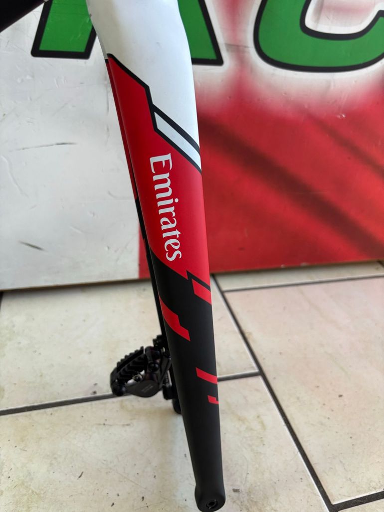 Used Colnago V5Rs Shimano Ultegra Di2 2025 2025 Road & Gravel — image 3 of 13