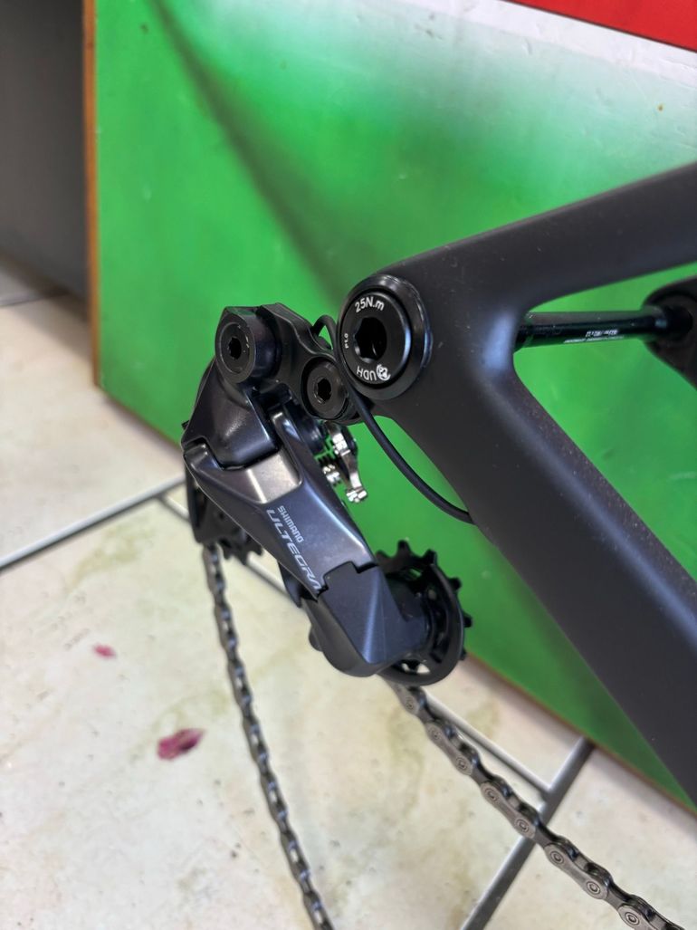 Used Colnago V5Rs Shimano Ultegra Di2 2025 2025 Road & Gravel — image 6 of 13