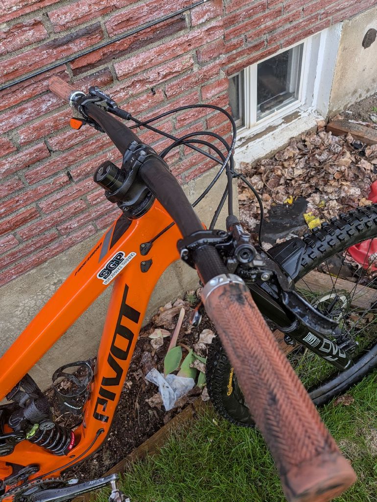 Used Pivot FIREBIRD Pro XT/XTR - Air 2022 2022 Mountainbike, Orange — image 7 of 10