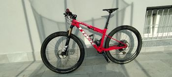 Used Trek Supercaliber SRAM GX Eagle AXS 2020 Mountainbike, Red — image 2 of 9