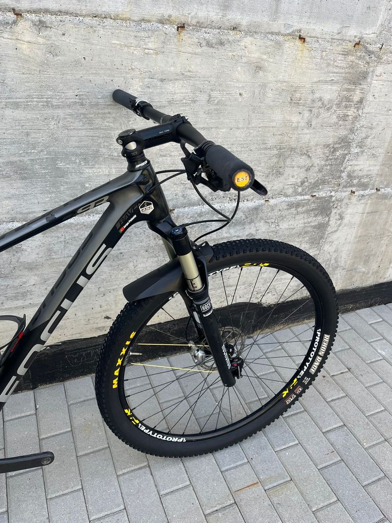 Used Focus Raven 2019 FCC 2019 Mountainbike, Black — image 3 of 12