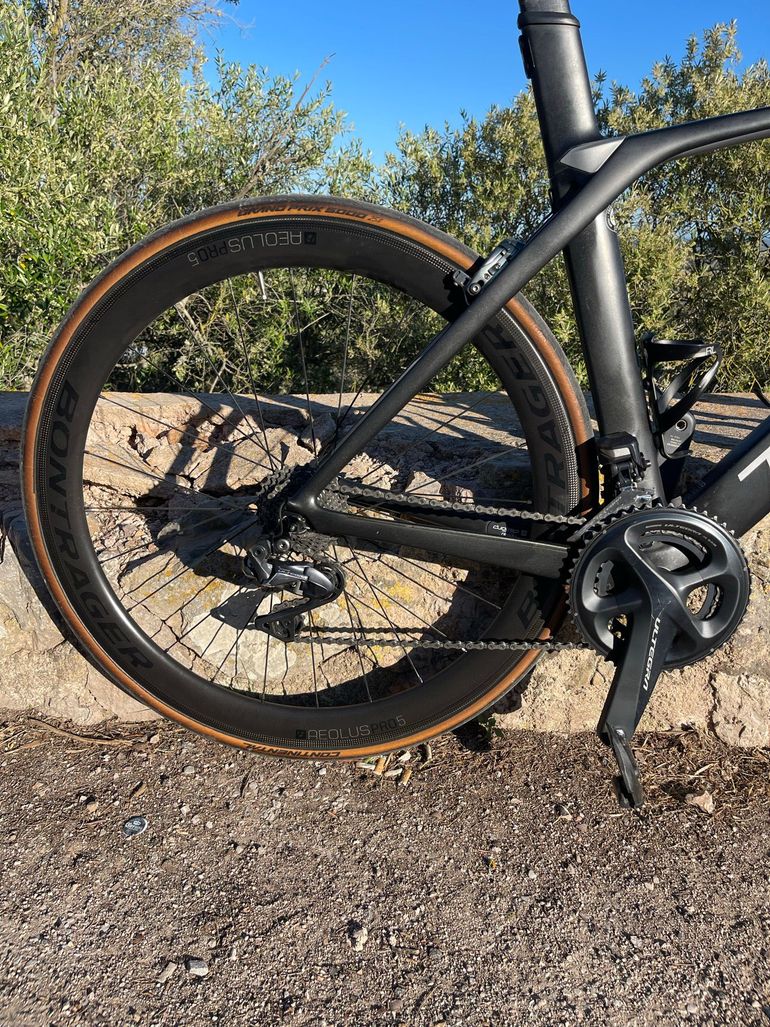 Used Trek Madone Shimano Ultegra Di2 2020 Road & Gravel, Black — image 3 of 4