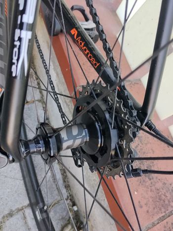 Used Giant TCR Advanced SL 0 - RED 2018 2018 Road & Gravel, Black — image 12 of 21