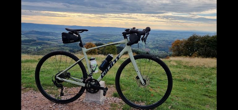 Used Giant Revolt 1 2021 2021 Road & Gravel — image 3 of 3