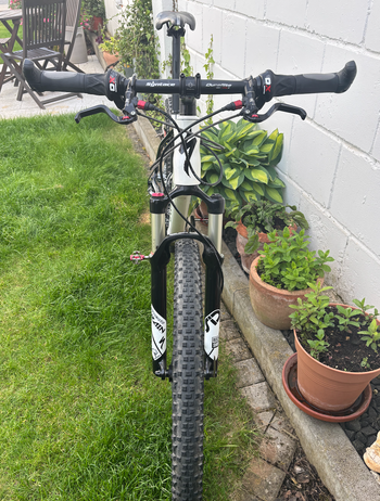 Used Specialized Stumpjumper Expert Carbon 26" 2012 2012 Mountainbike, Weiß — image 3 of 6