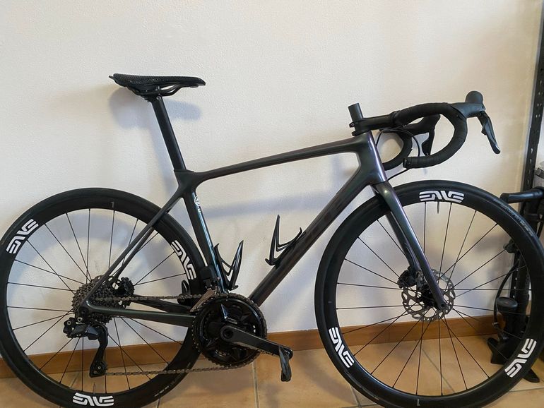 Used Giant TCR Advanced Pro Disc 1 Di2 2024 2024 Road & Gravel, Purple — image 1 of 8