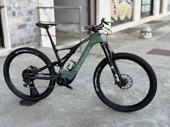 Used Specialized Turbo Levo Expert Carbon 2021 2021 Mountainbike, Green, 29 — image 3 of 11