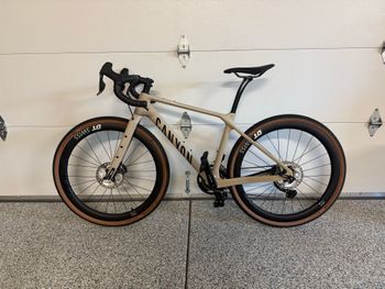 Used Canyon Grizl CF SLX 8 Di2 2024 2024 Road & Gravel, White — image 2 of 9