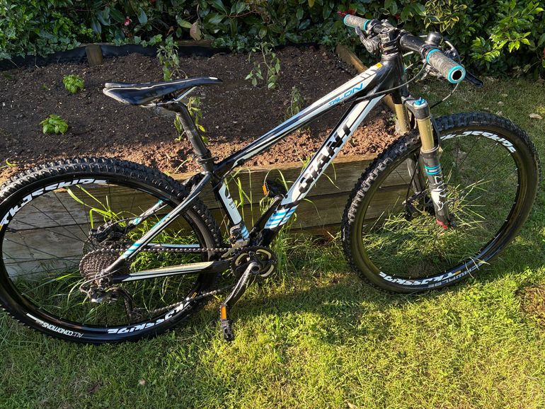 Used Giant Talon 27.5 1 2016 2016 Mountainbike, White, 27.5 — image 1 of 6