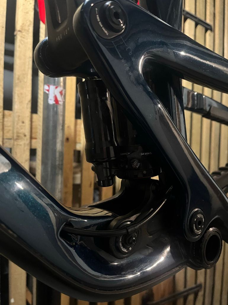 Used Propain TYEE 6 CF Gold Rush 2024 Frameset 2024 Mountainbike — image 6 of 9